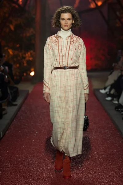 Look 25